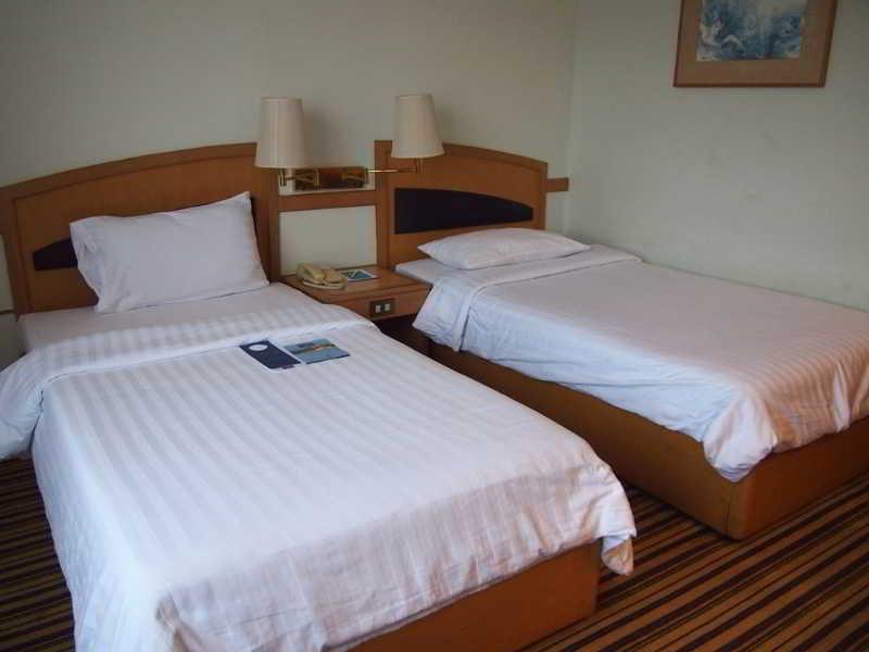 Chon Inter Hotel Чонбурі Екстер'єр фото