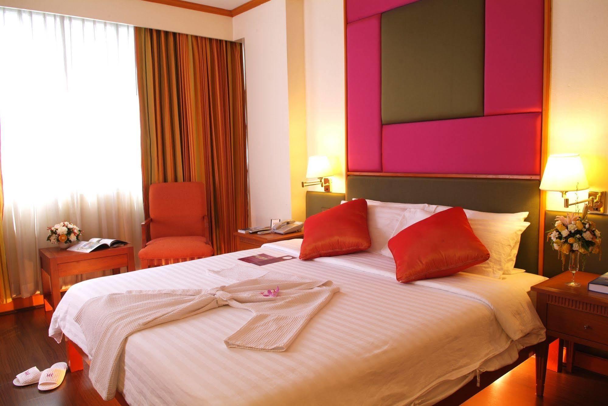Chon Inter Hotel Чонбурі Номер фото