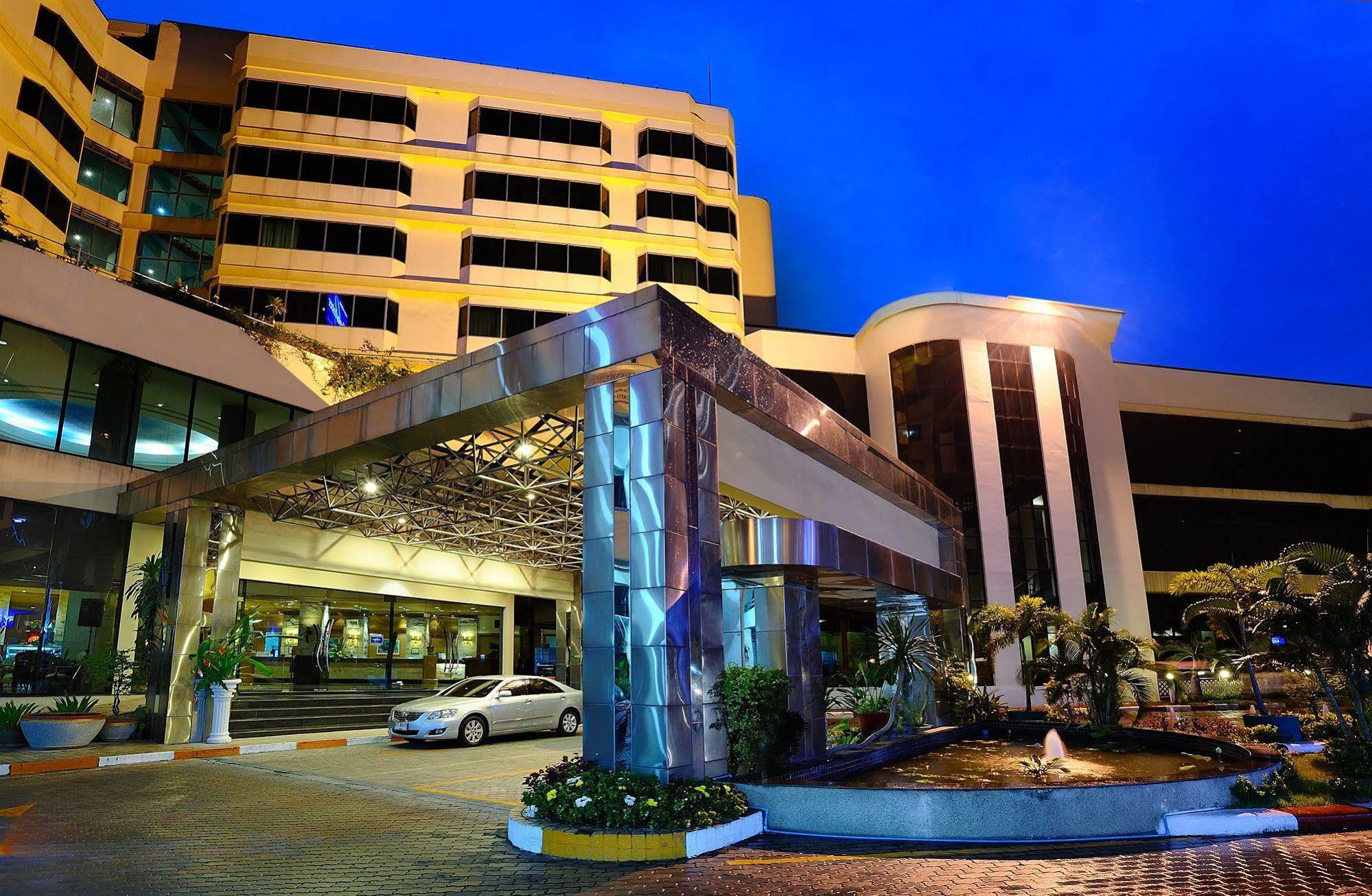 Chon Inter Hotel Чонбурі Екстер'єр фото