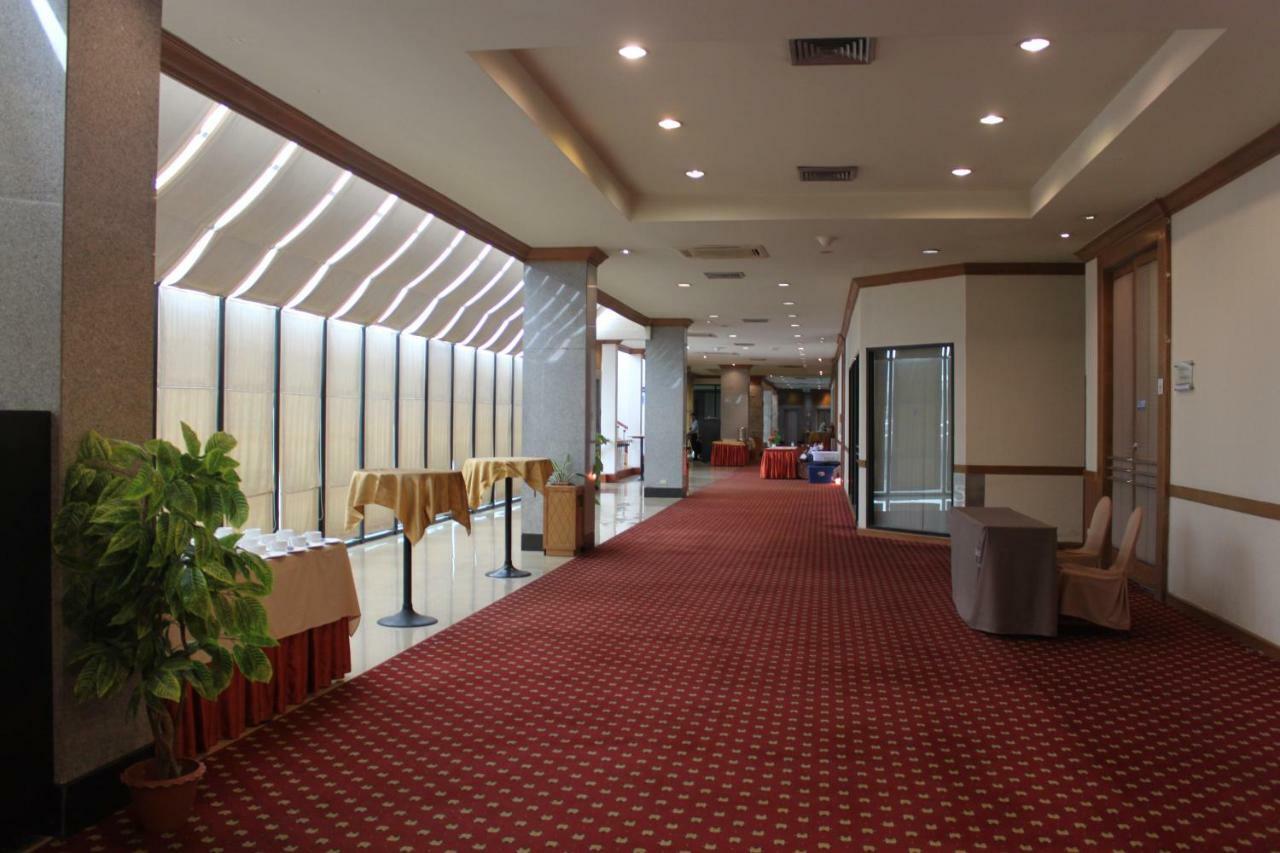 Chon Inter Hotel Чонбурі Екстер'єр фото